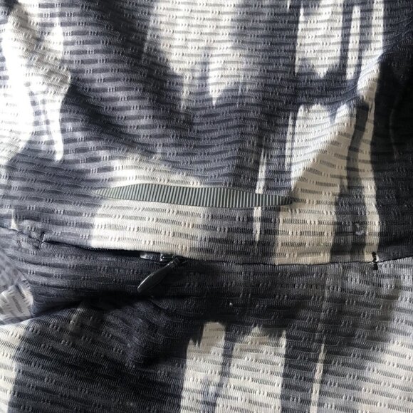 Under Armour Mesh Running Long Sleeve Top Size Small - Picture 7 of 11